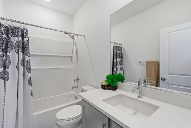 2116 Willa Grace Avenue, Manteca, CA 95337