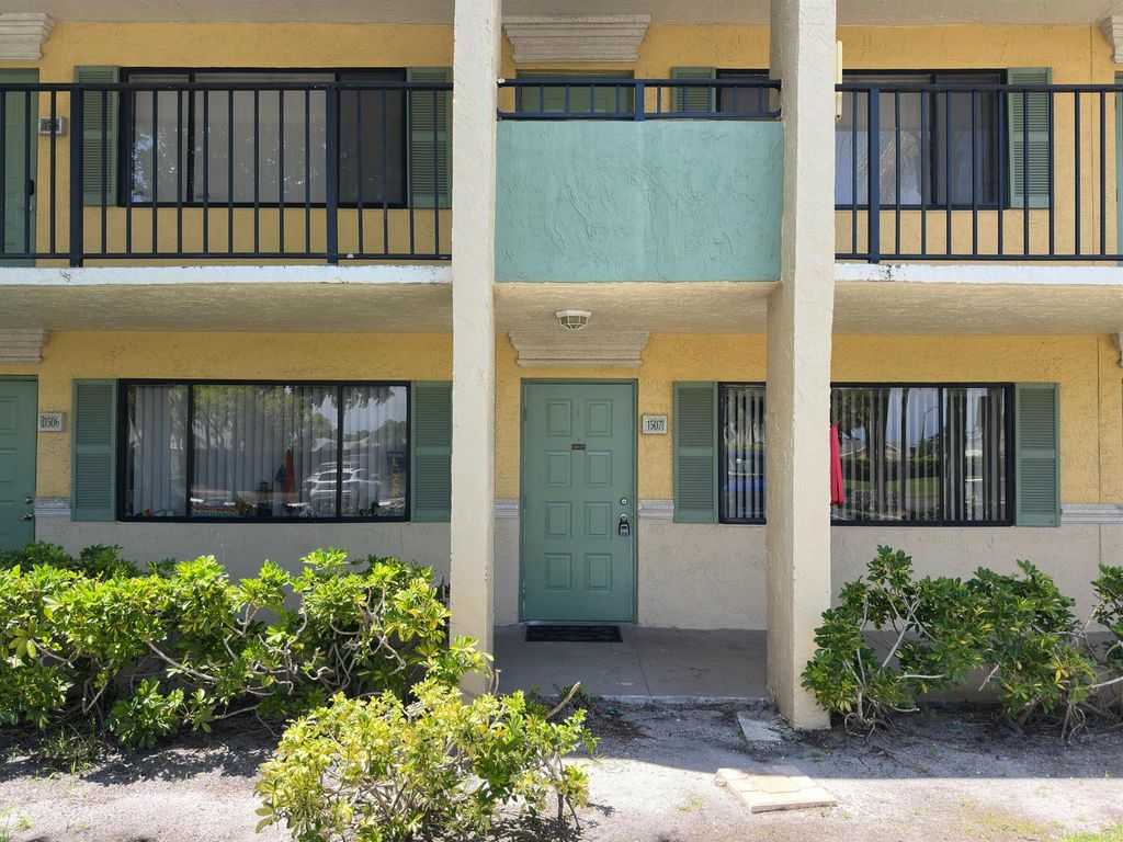 1507 Meadows Circle W, Boynton Beach, FL 33436