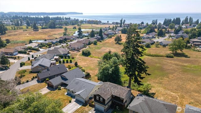 7947 E Golf Course Drive, Blaine, WA 98230