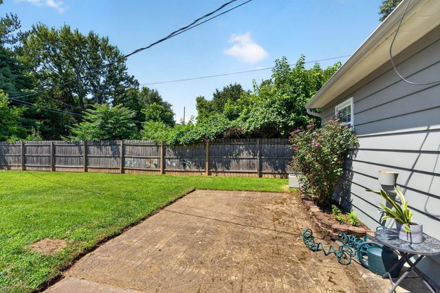 411 Westport Drive, Groveport, OH 43125