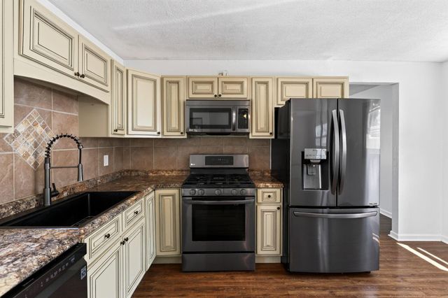 411 Westport Drive, Groveport, OH 43125