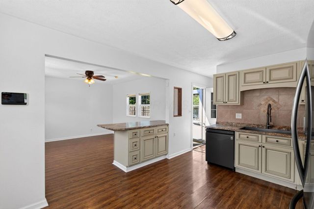 411 Westport Drive, Groveport, OH 43125
