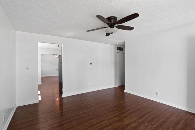 411 Westport Drive, Groveport, OH 43125