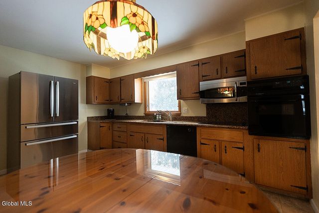 22 Danielwood Drive, Colonie, NY 12211