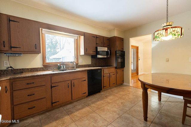 22 Danielwood Drive, Colonie, NY 12211