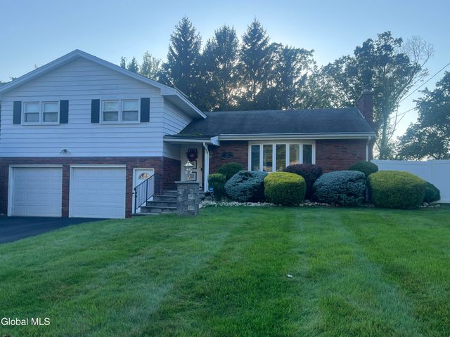 22 Danielwood Drive, Colonie, NY 12211