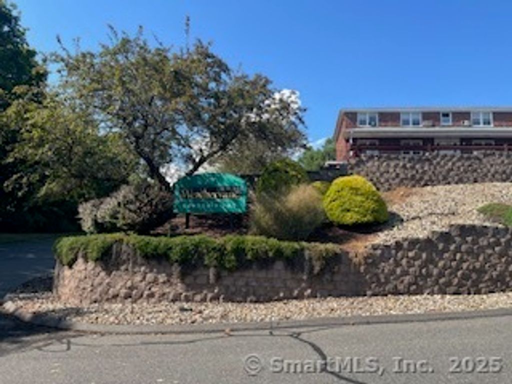 201 Regan Road APT 2B, Vernon, CT 06066
