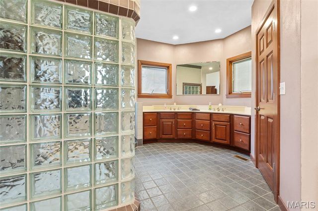 11 Jennifer Lane, Collinsville, IL 62234