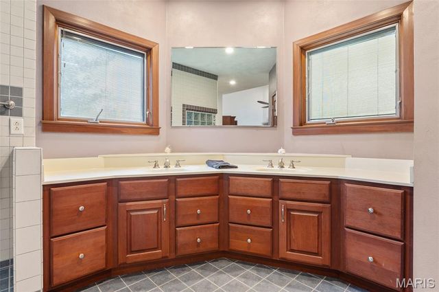 11 Jennifer Lane, Collinsville, IL 62234