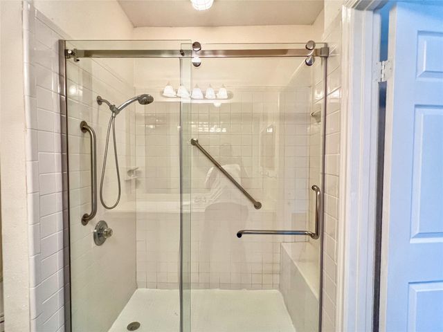 3130 SW Walnut Bend Lane SW 409, Houston, TX 77042