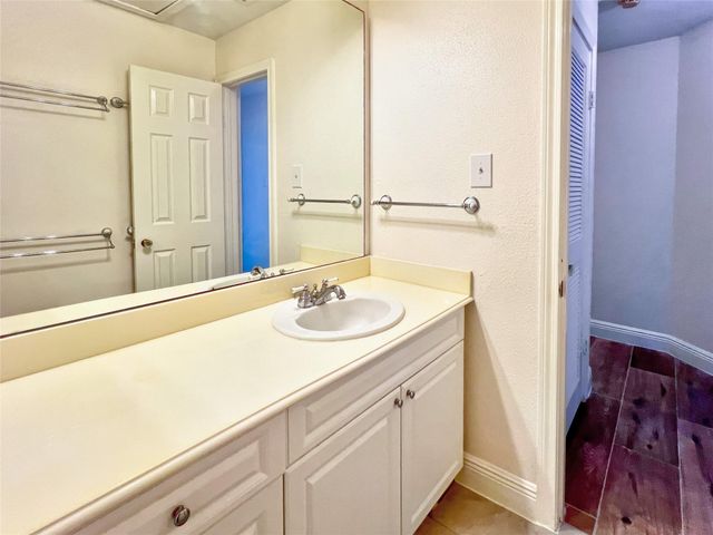 3130 SW Walnut Bend Lane SW 409, Houston, TX 77042