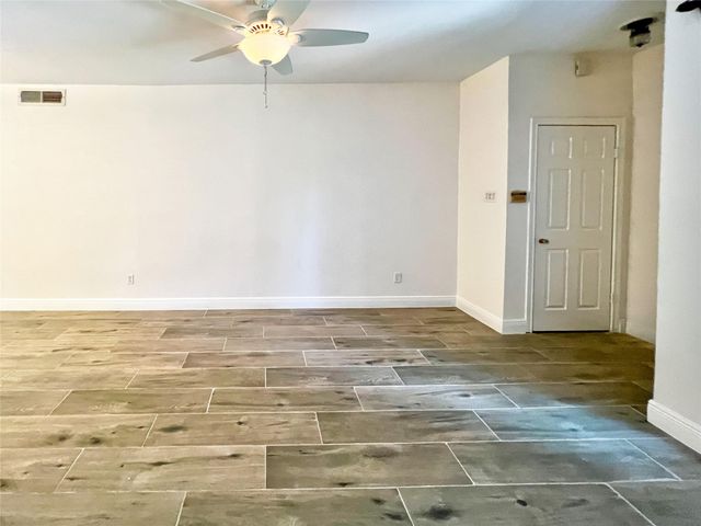 3130 SW Walnut Bend Lane SW 409, Houston, TX 77042