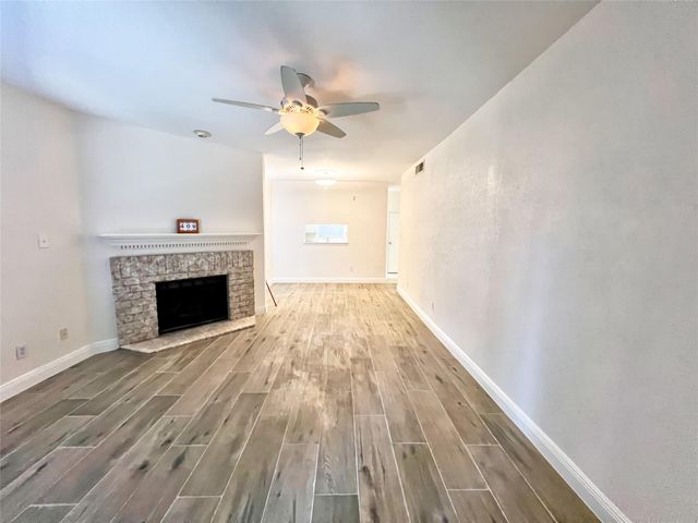 3130 SW Walnut Bend Lane SW 409, Houston, TX 77042