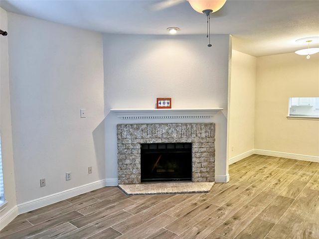 3130 SW Walnut Bend Lane SW 409, Houston, TX 77042