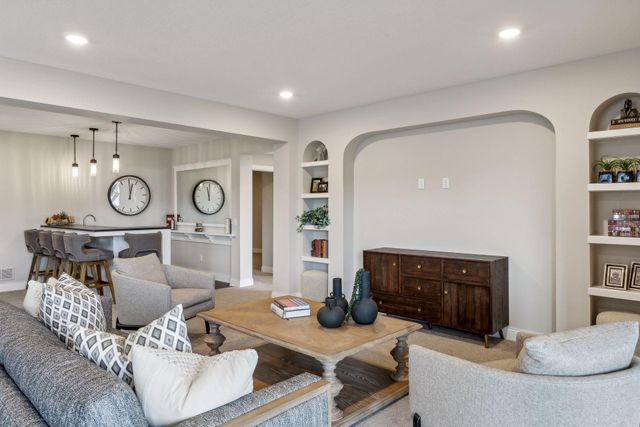 87 Spring Farm Road, North Oaks, MN 55127