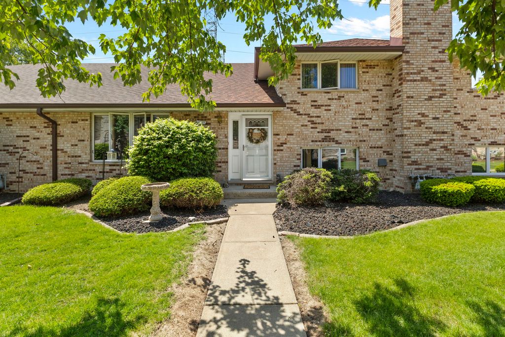15221 S 74th Court 50, Orland Park, IL 60462