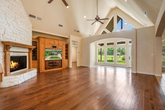 5809 Nutcracker Drive, Granbury, TX 76049