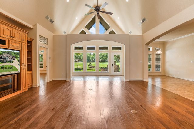 5809 Nutcracker Drive, Granbury, TX 76049
