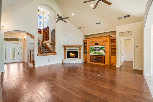5809 Nutcracker Drive, Granbury, TX 76049