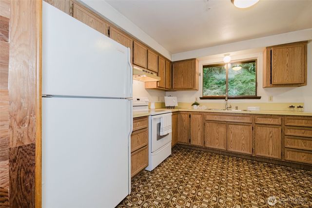 3500 NW 18th Street, Bremerton, WA 98312