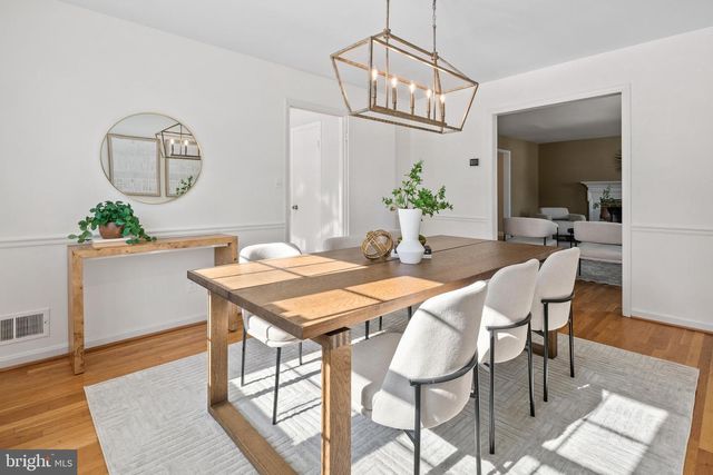 7002 OLD CABIN LN, Rockville, MD 20852