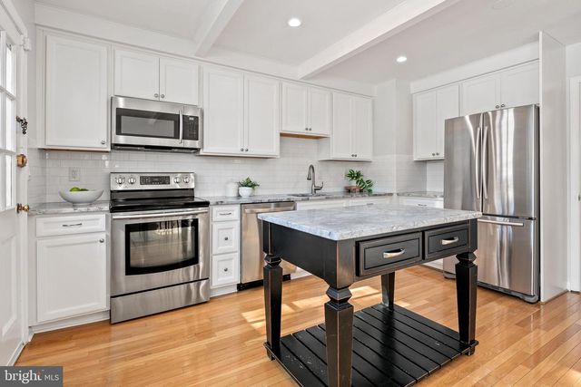 7002 OLD CABIN LN, Rockville, MD 20852