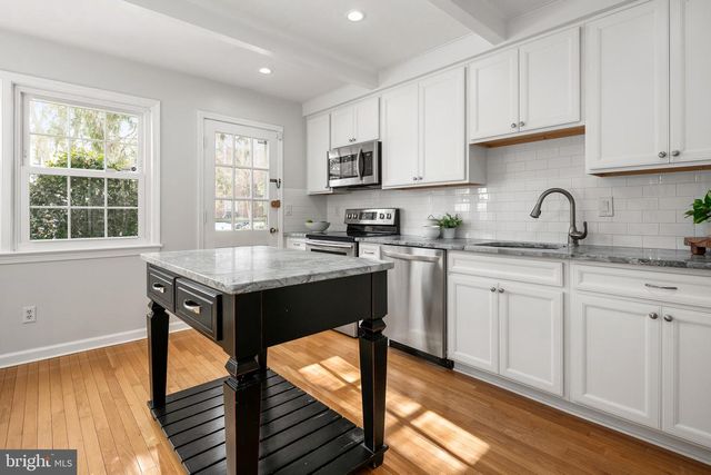 7002 OLD CABIN LN, Rockville, MD 20852