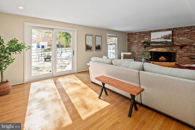 7002 OLD CABIN LN, Rockville, MD 20852