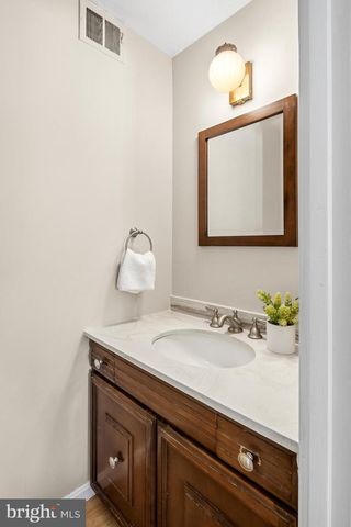 7002 OLD CABIN LN, Rockville, MD 20852