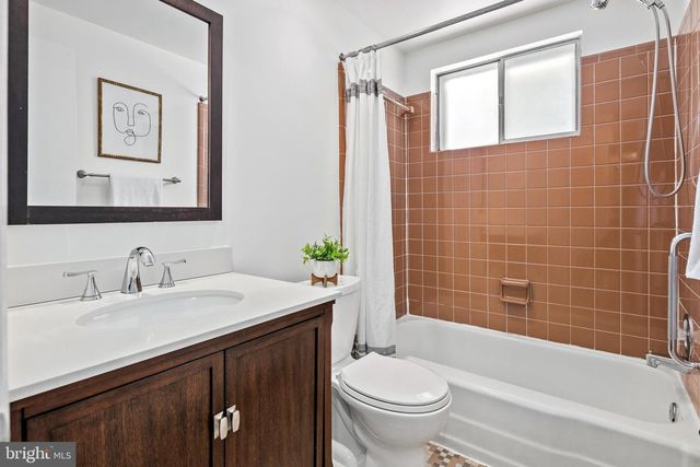 7002 OLD CABIN LN, Rockville, MD 20852