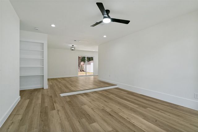 2325 Lake By Drive, Irving, TX 75060