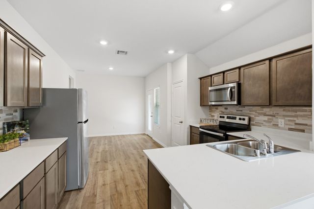 605 Cozy Greens, Lavon, TX 75166