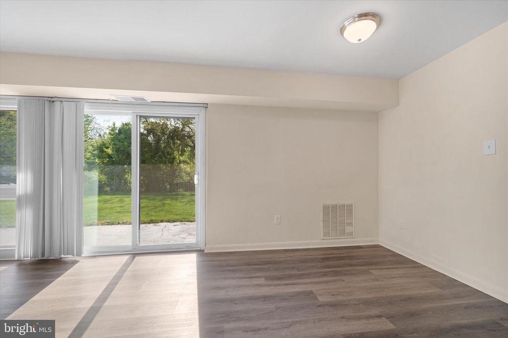 Image 13 of property listing at 3142 BRINKLEY RD #6T-3, Temple Hills, MD 20748