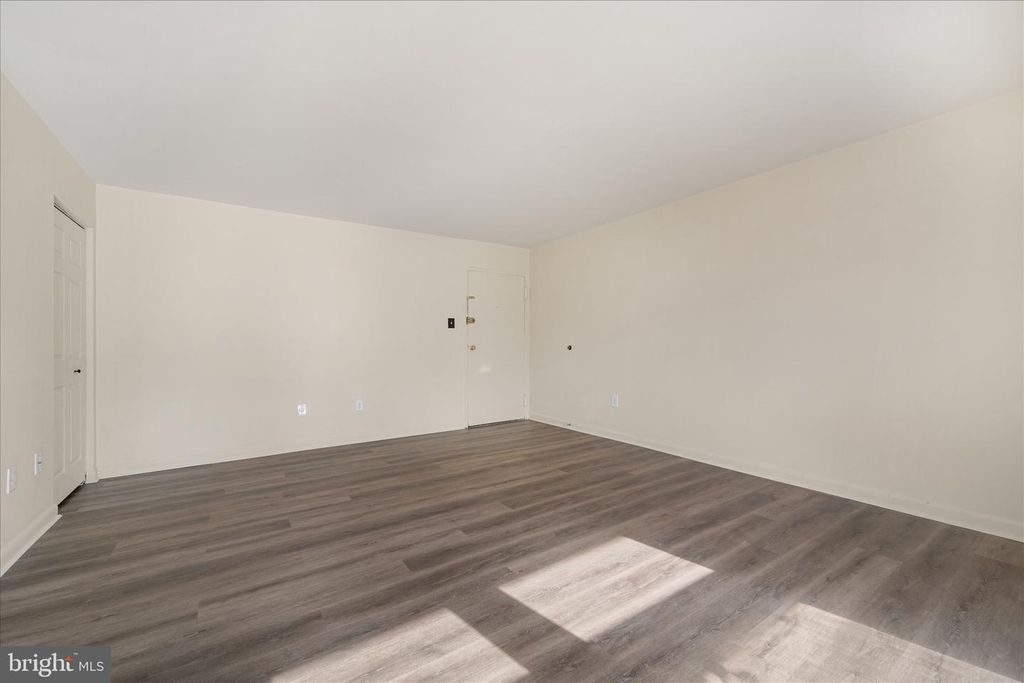 Image 5 of property listing at 3142 BRINKLEY RD #6T-3, Temple Hills, MD 20748