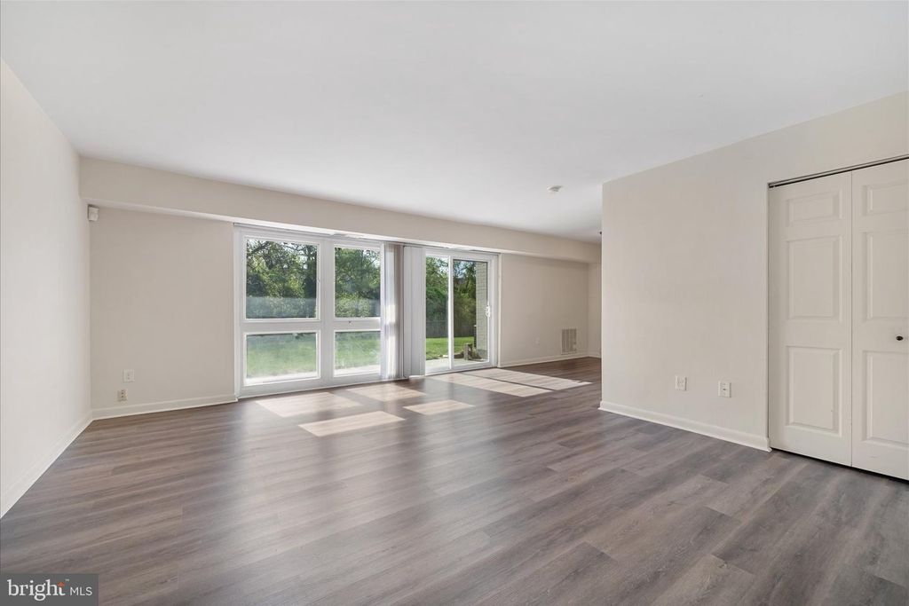 Image 6 of property listing at 3142 BRINKLEY RD #6T-3, Temple Hills, MD 20748