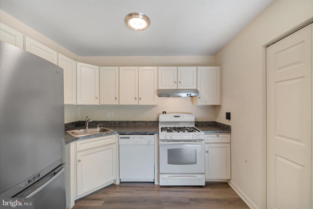 Image 8 of property listing at 3142 BRINKLEY RD #6T-3, Temple Hills, MD 20748