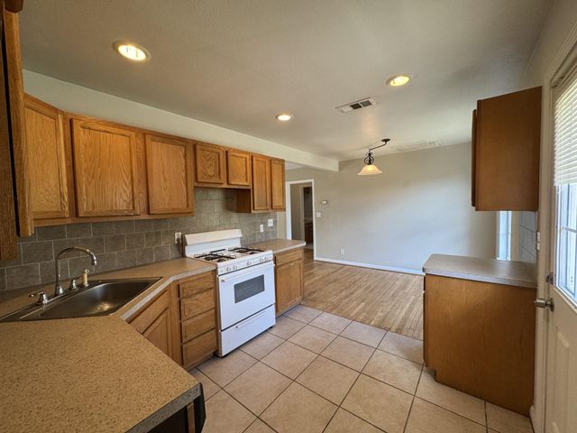 216 Gale Street, Houston, TX 77009