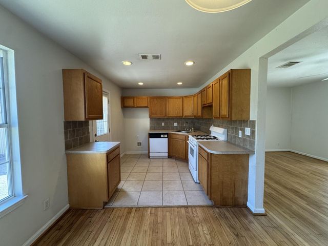 216 Gale Street, Houston, TX 77009