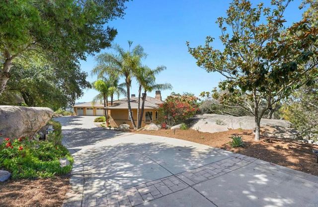 28521 Gladstone Court, Escondido, CA 92026