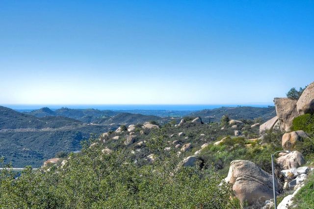 28521 Gladstone Court, Escondido, CA 92026