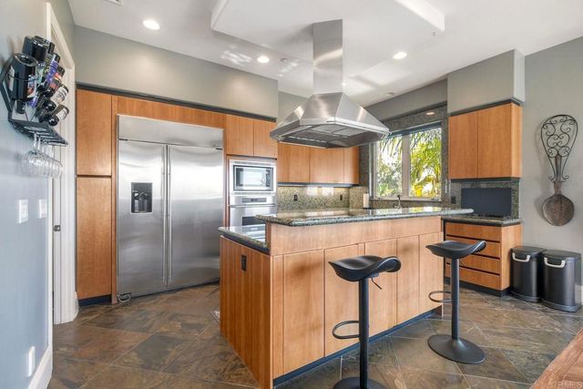 28521 Gladstone Court, Escondido, CA 92026