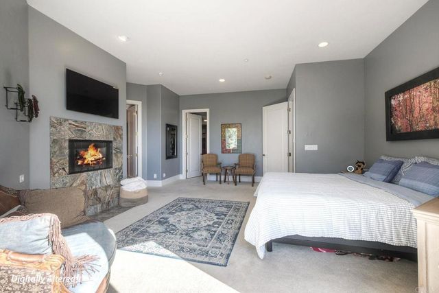 28521 Gladstone Court, Escondido, CA 92026