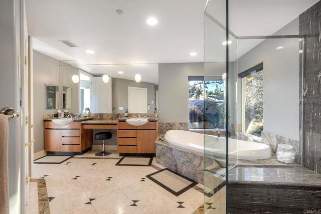 28521 Gladstone Court, Escondido, CA 92026