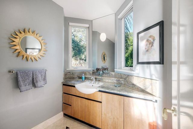 28521 Gladstone Court, Escondido, CA 92026