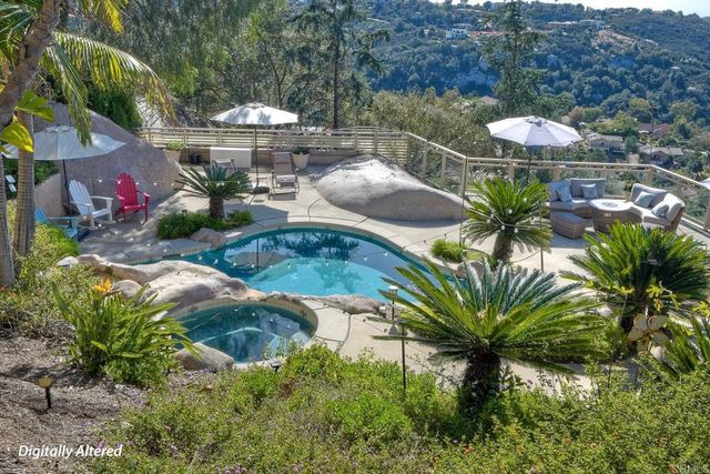 28521 Gladstone Court, Escondido, CA 92026