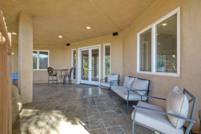 28521 Gladstone Court, Escondido, CA 92026