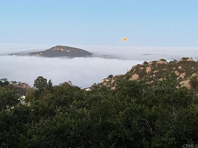 28521 Gladstone Court, Escondido, CA 92026