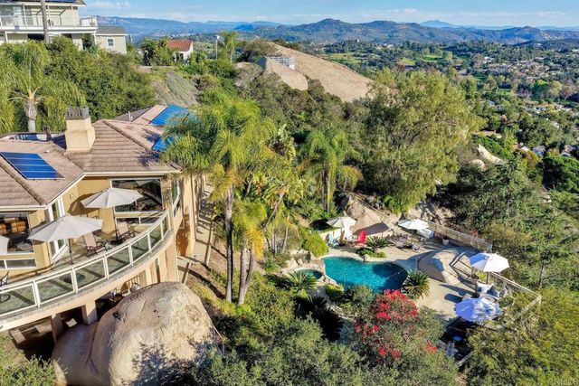 28521 Gladstone Court, Escondido, CA 92026