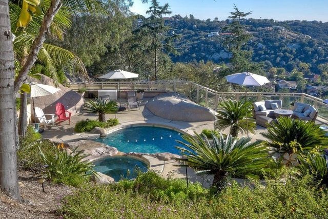 28521 Gladstone Court, Escondido, CA 92026