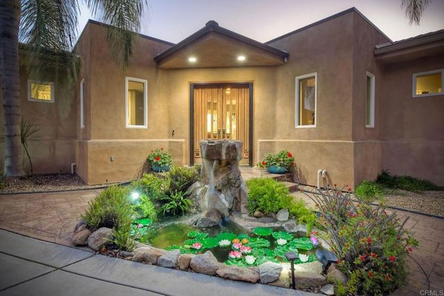 28521 Gladstone Court, Escondido, CA 92026